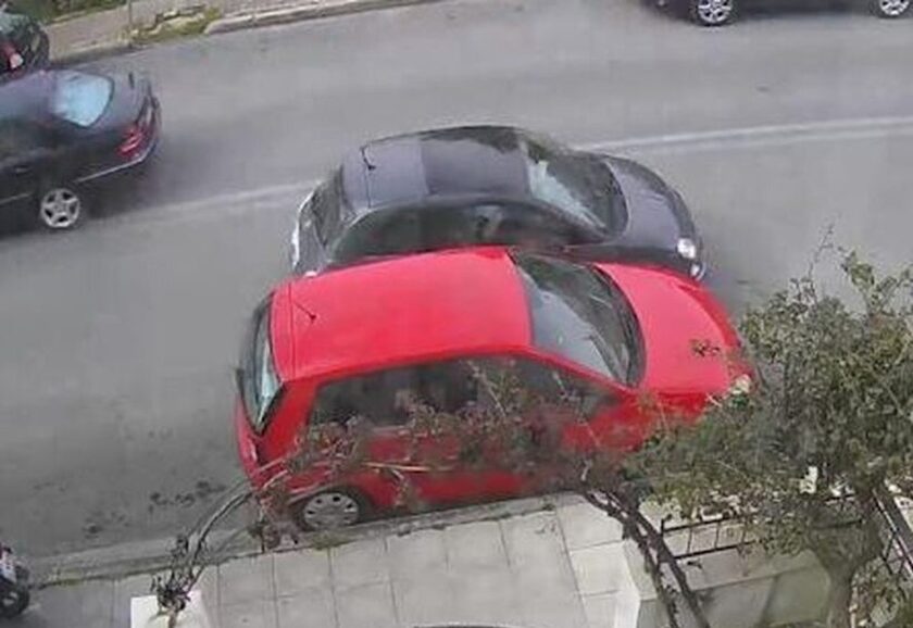 Βίντεο ντοκουμέντο από τα Χανιά: Αυτοκίνητο πέφτει σε παρκαρισμένο και… όπου φύγει-φύγει!