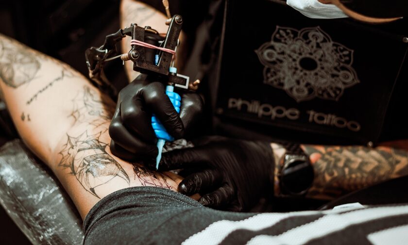 Ο άνδρας με τα περισσότερα τατουάζ στον κόσμο είναι δάσκαλος σε δημοτικό σχολείο