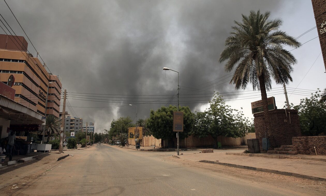 Σουδάν: Ολονύχτιες οι μάχες στους δρόμους του Χαρτούμ – Σβήνουν οι ελπίδες για κατάπαυση του πυρός
