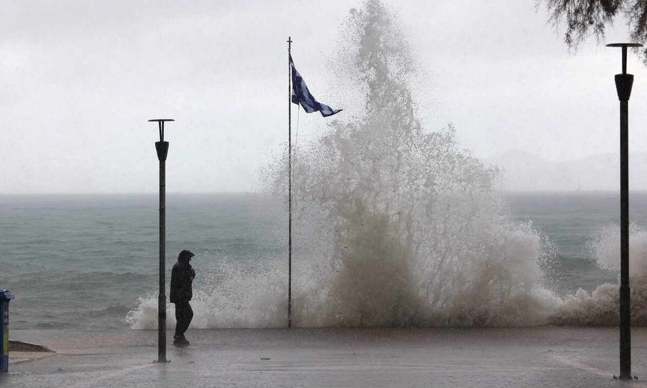Καιρός: Ισχυρή καταιγίδα στην Αττική - Πού θα σημειωθούν έντονα φαινόμενα, Live η κακοκαιρία