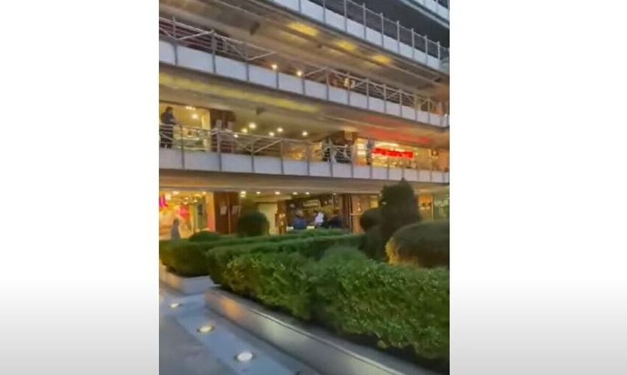 Θεσσαλονίκη: Βίντεο ντοκουμέντο από άγριο ξύλο σε εμπορικό κέντρο - Χτύπησαν αστυνομικό