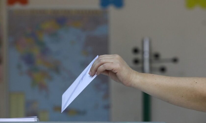 Εκλογές 2023 - Δημοσκόπηση: Ανακτά το χαμένο έδαφος η ΝΔ - Στο 6,9% η διαφορά με ΣΥΡΙΖΑ