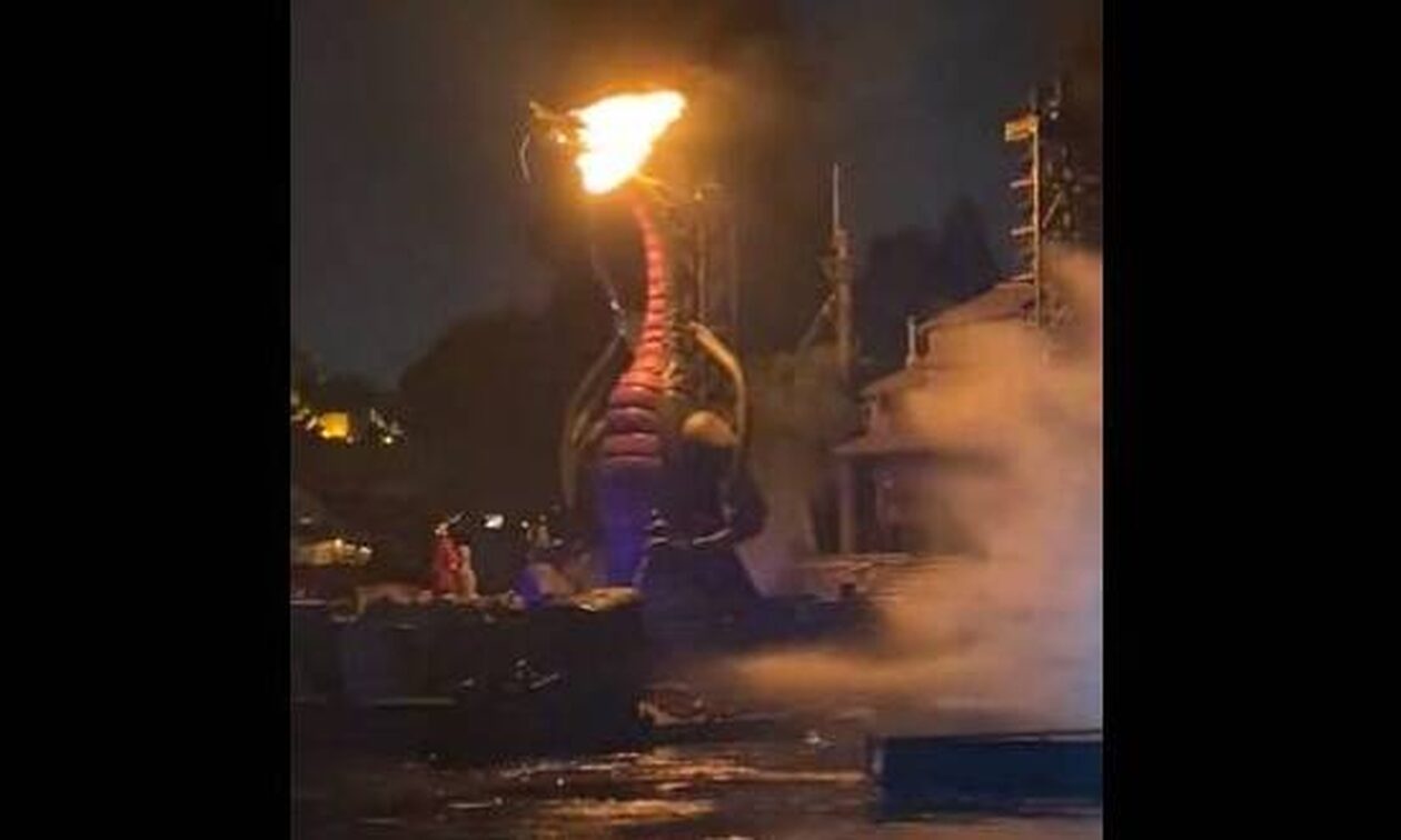 Πανικός στην Καλιφόρνια: Στις φλόγες δράκος ύψους 14 μέτρων στη Disneyland