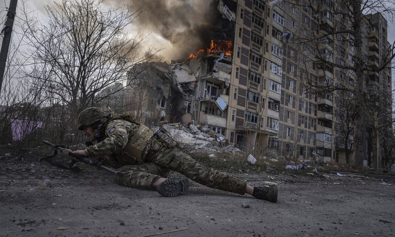 Πόλεμος στην Ουκρανία: Σκληρές μάχες σε Αβντιίβκα και Μπαχμούτ