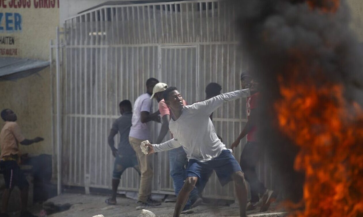 Αϊτή: 10 και πλέον φερόμενοι ως κακοποιοί λιθοβολούνται μέχρι θανάτου ή καίγονται ζωντανοί