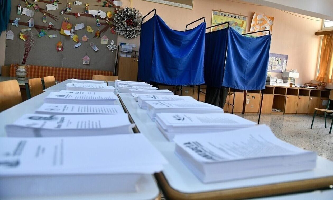 Εκλογές 2023 - Δημοσκόπηση: Μεγαλώνει η διαφορά ΝΔ-ΣΥΡΙΖΑ - Τα σενάρια για την κατανομή εδρών