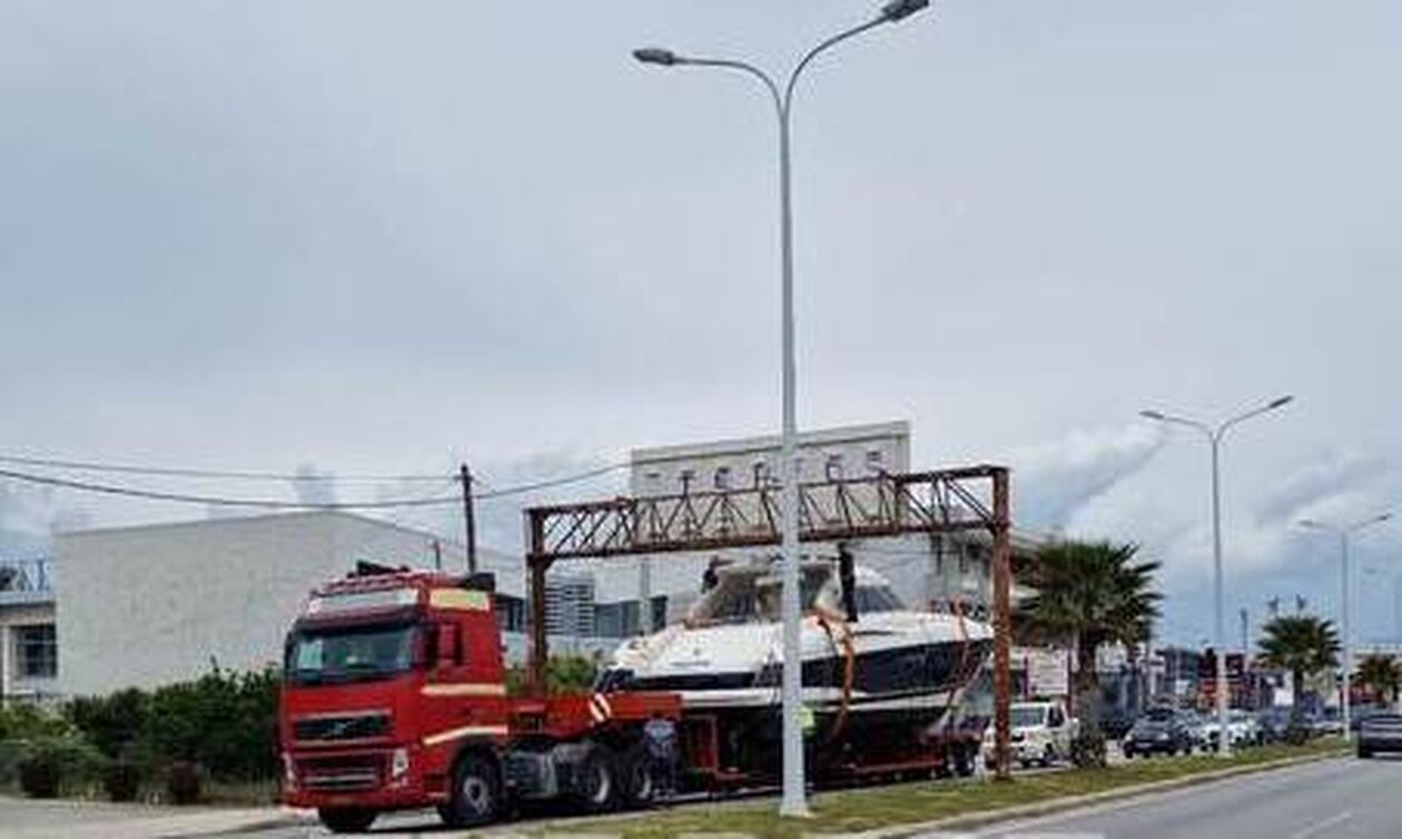 Σκάφος αναψυχής προκάλεσε κυκλοφοριακό κομφούζιο στην Πατρών - Κορίνθου