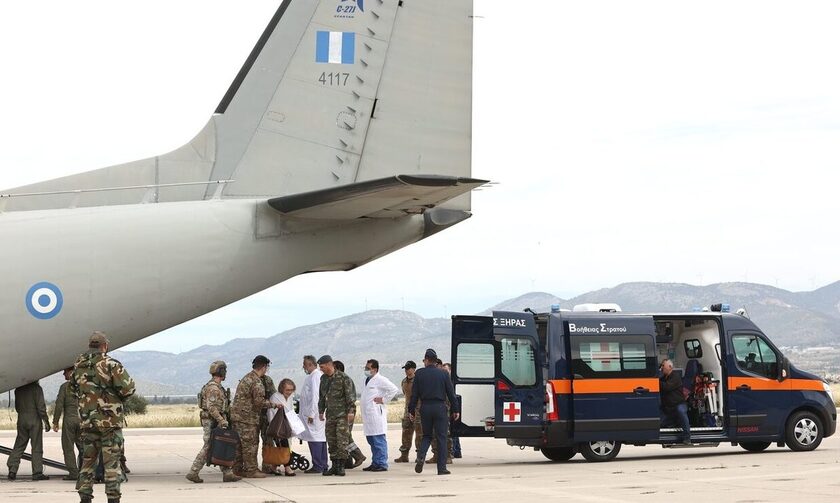C-27 aircraft picking up Greeks evacuated from Sudan at Djibouti