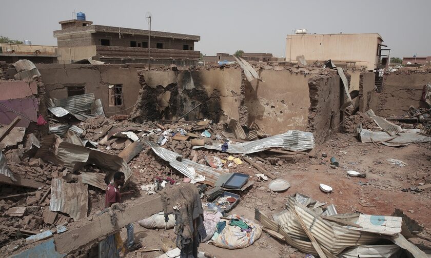 Εγκαταλείπουν οι ξένοι το χάος του Σουδάν