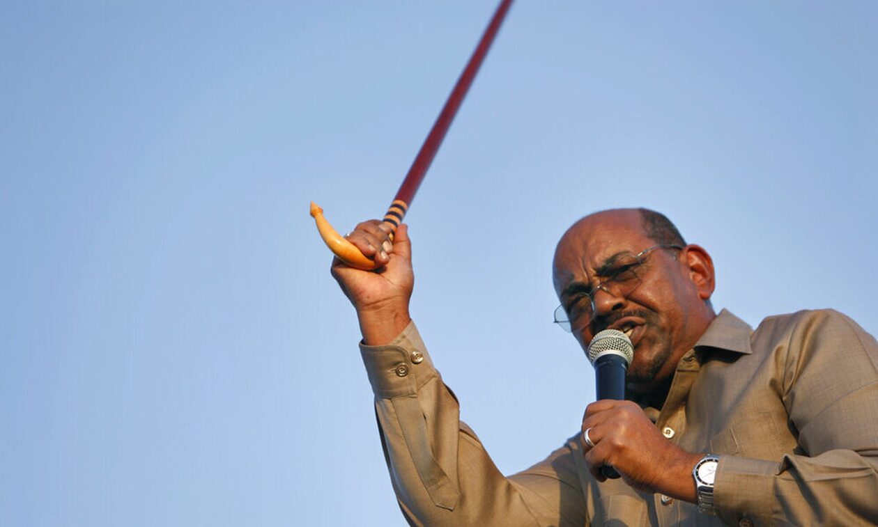 Σουδάν: Ο ανατραπείς ηγέτης Ομάρ ελ Μπασίρ βρίσκεται υπό κράτηση σε στρατιωτικό νοσοκομείο