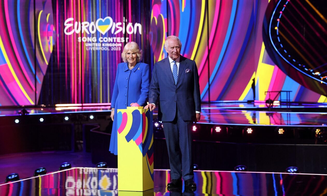 Κάρολος και Καμίλα ανέβηκαν στη σκηνή της Eurovision για τα αποκαλυπτήρια της M&S Bank Arena
