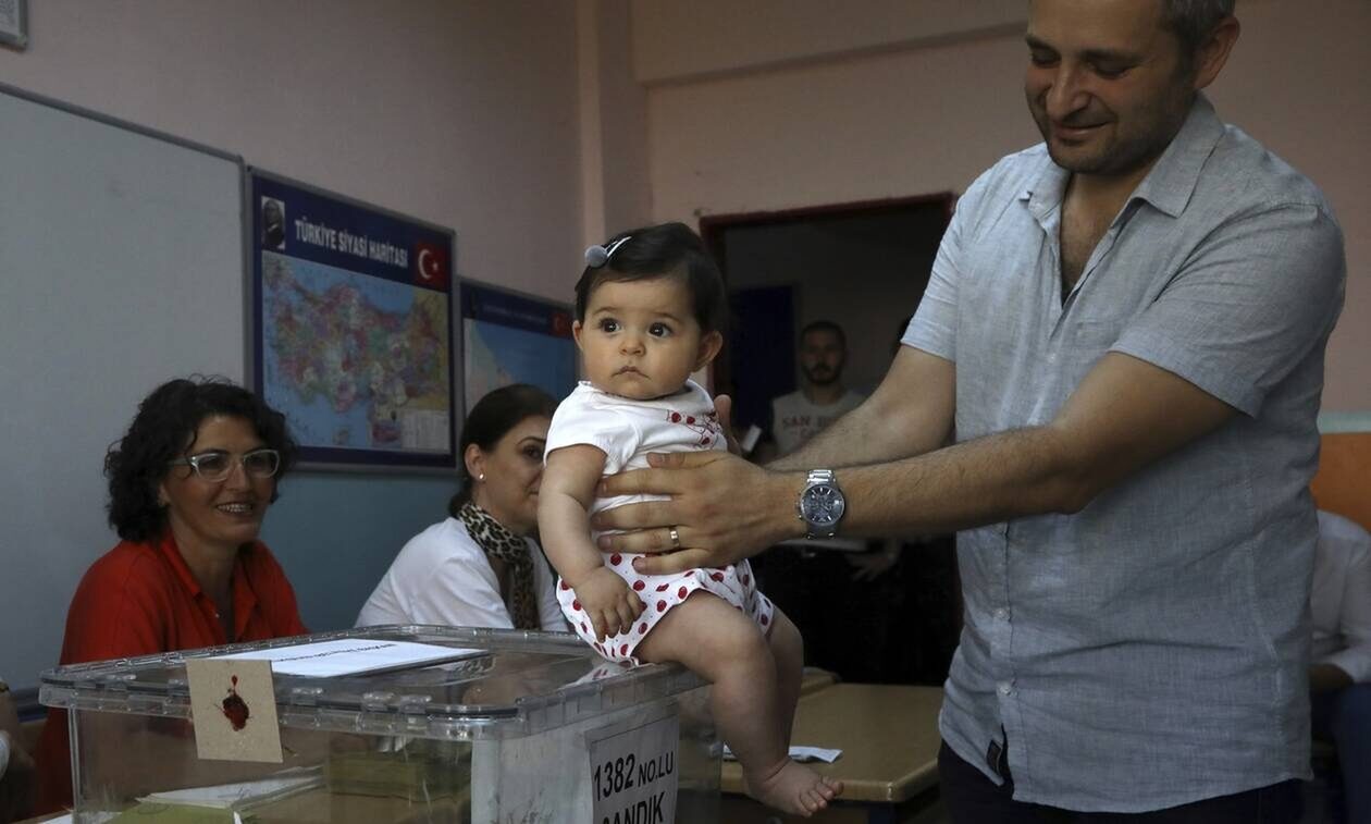 Οι 1,5 εκατομμύριο Τούρκοι που ζουν στη Γερμανία αρχίζουν σήμερα να ψηφίζουν
