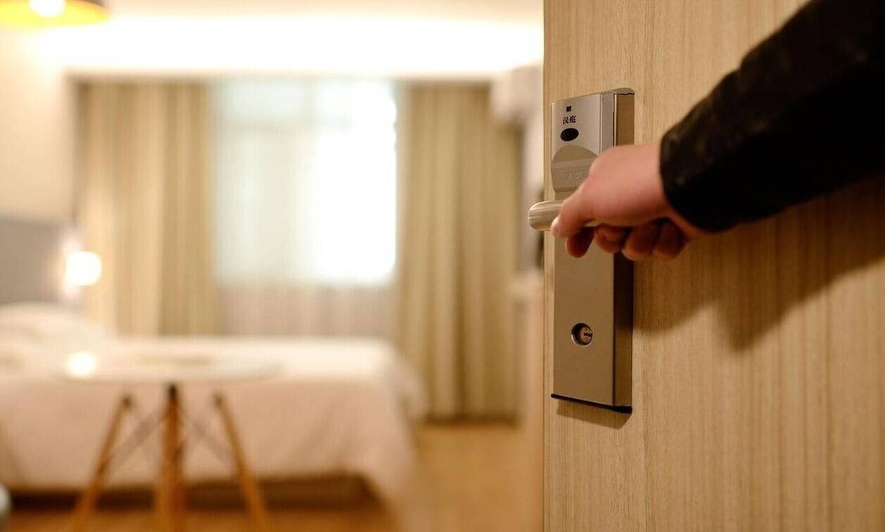 Χαλκιδική: 27 άτομα κατέγραψε με τις κρυφές κάμερες ο ξενοδόχος – Πώς ξεγελούσε τους πελάτες