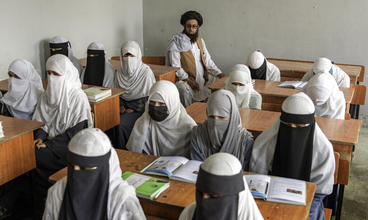 Το ΣΑ του ΟΗΕ καλεί τους Ταλιμπάν να ακυρώσουν τα μέτρα σε βάρος των γυναικών