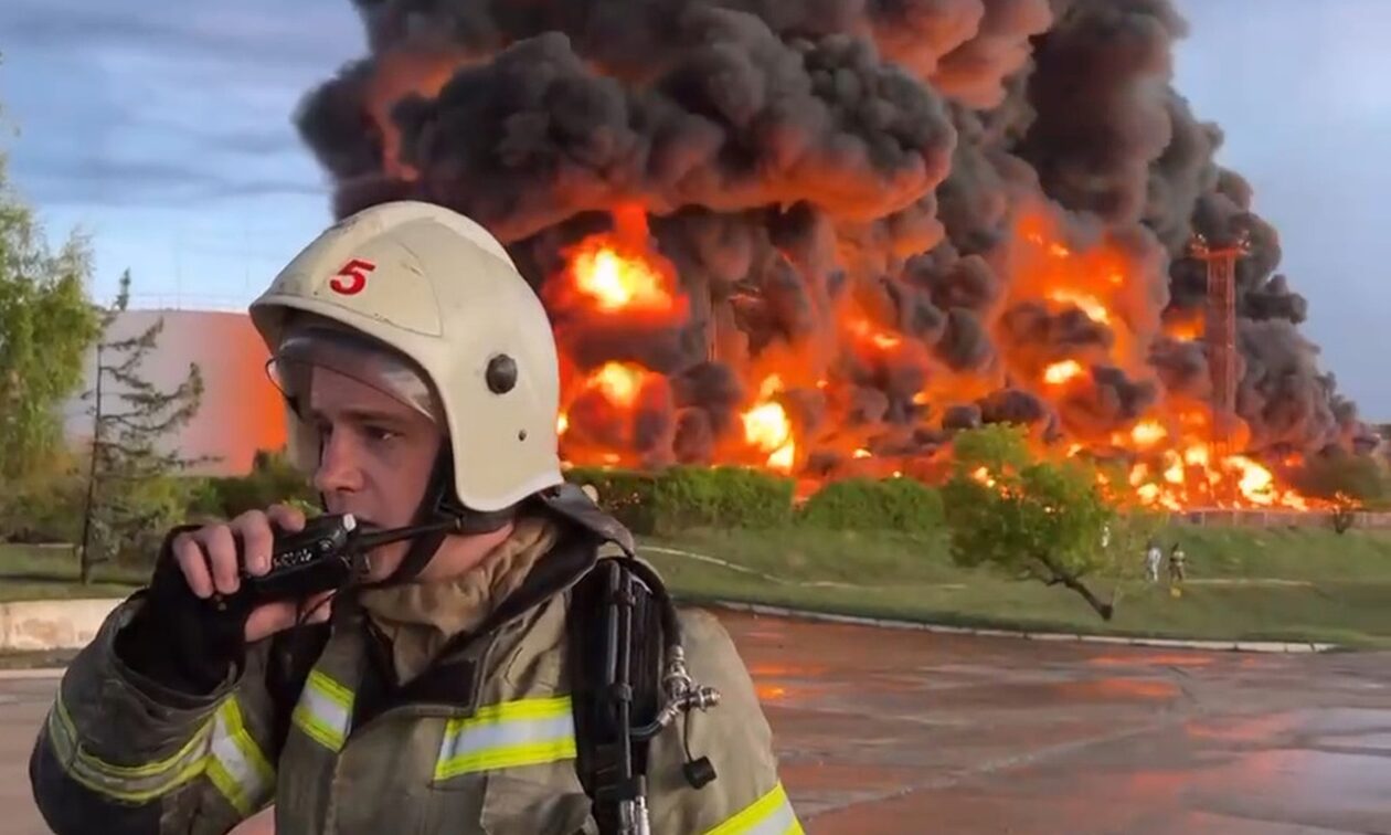 Πόλεμος στην Ουκρανία: Στις φλόγες δεξαμενή πετρελαίου της Κριμαίας - Πυρπολήθηκε από drone