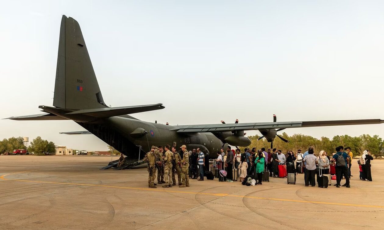 Σουδάν: Η Βρετανία απομάκρυνε εσπευσμένα περίπου 1.900 ανθρώπους