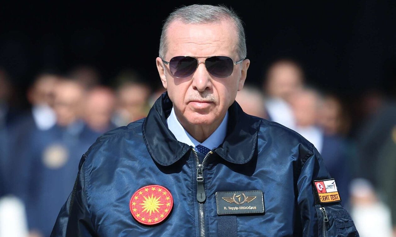 Τουρκία - Ερντογάν: Με μπουφάν πιλότου στην παρουσίαση του τουρκικού μαχητικού KAAN