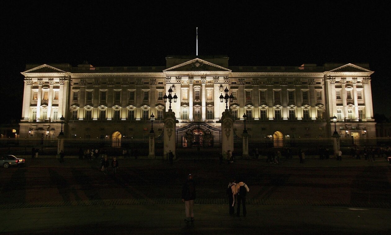 Συναγερμός στο Μπάκιγχαμ - Αποκλείστηκε το παλάτι μετά από επίθεση άνδρα που πέταξε φυσίγγια