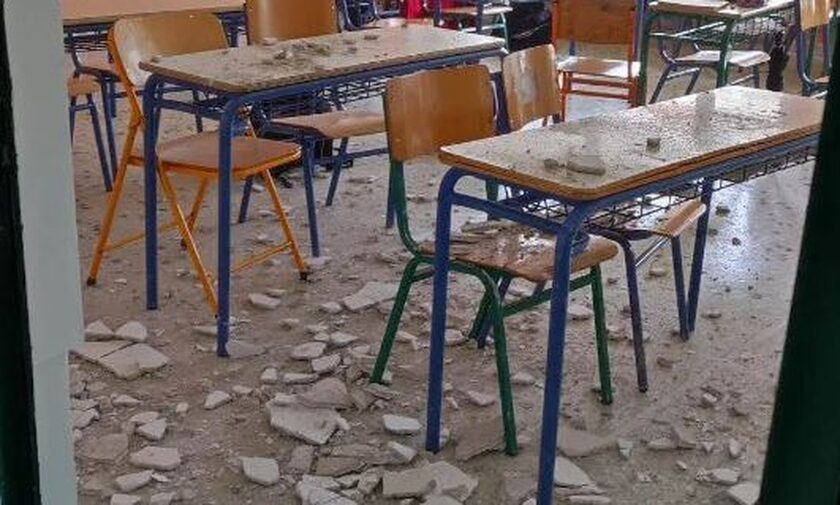 Τρίκαλα: Έπεσαν σοβάδες σε σχολική αίθουσα