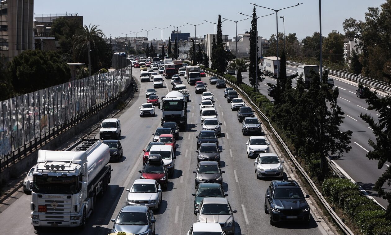 Κίνηση στους δρόμους: Χάος σε Κηφισό, Αθηνών-Κορίνθου και Πειραιά