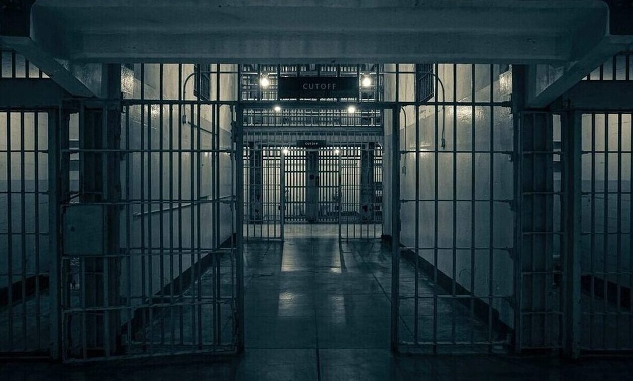 Κρήτη: Πειθαρχική έρευνα έπειτα από την καταγγελία 17χρονου για βιασμό σε κελί