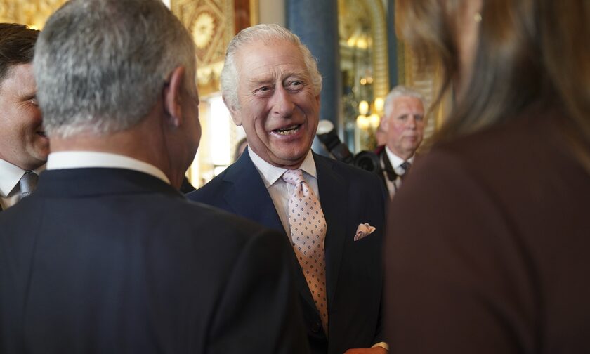 Βασιλιάς Κάρολος: Σε εορταστικό κλίμα το Λονδίνο - Τι ώρα ξεκινάει η ιστορική τελετή στέψης