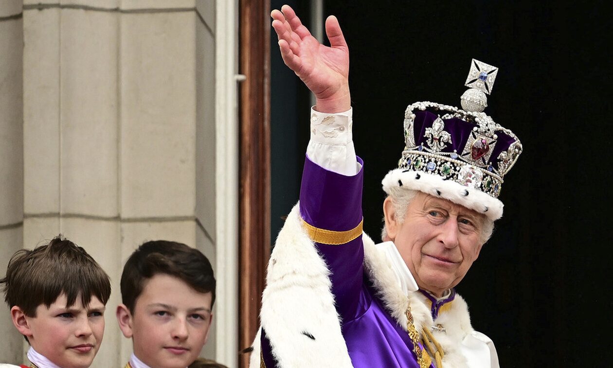 Βασιλιάς Κάρολος: Καρέ-καρέ η ιστορική στέψη – Τα στιγμιότυπα που έκλεψαν τις εντυπώσεις