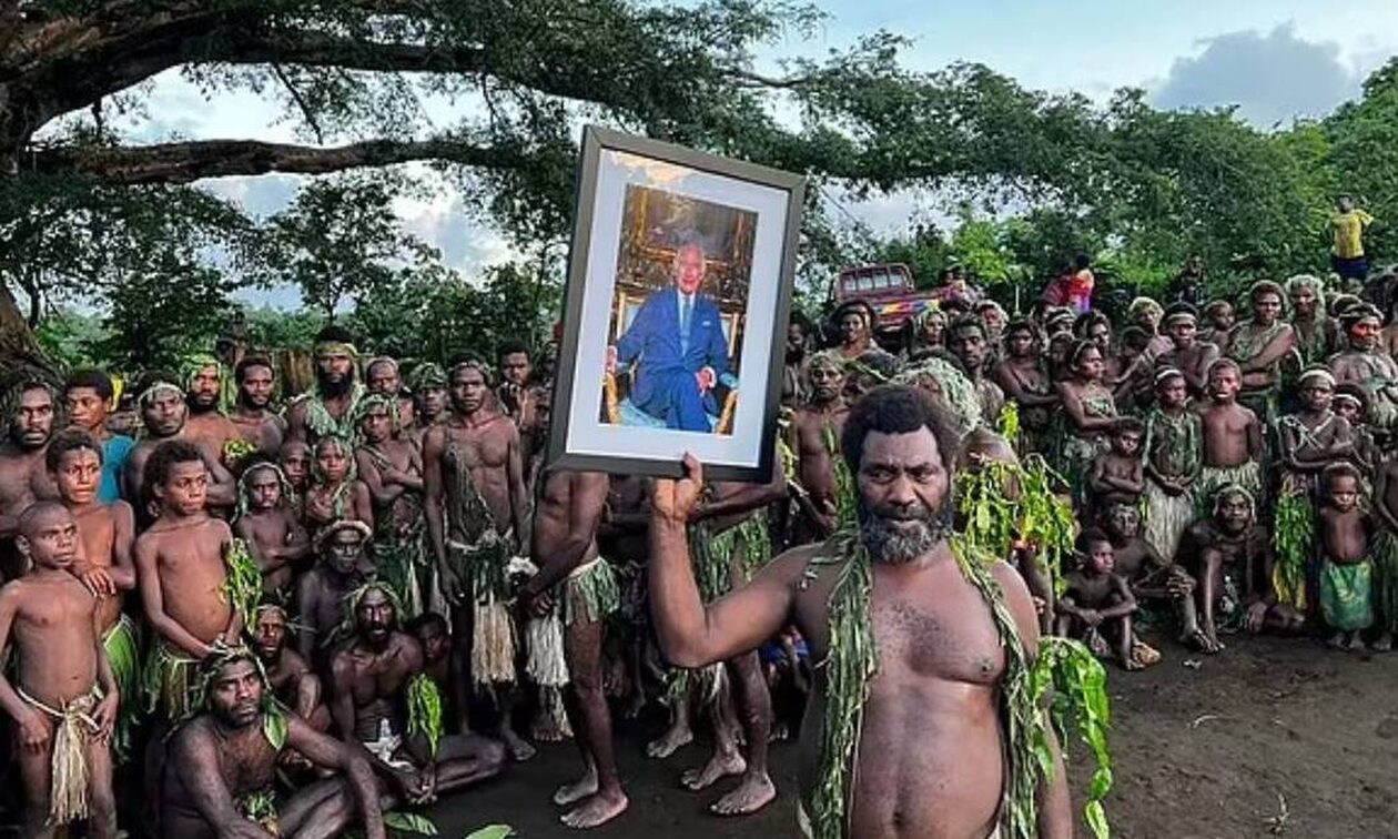 Κάρολος: Οι ιθαγενείς των νησιών Βανουάτου στον Ειρηνικό γιόρτασαν τη στέψη - Απίστευτες εικόνες
