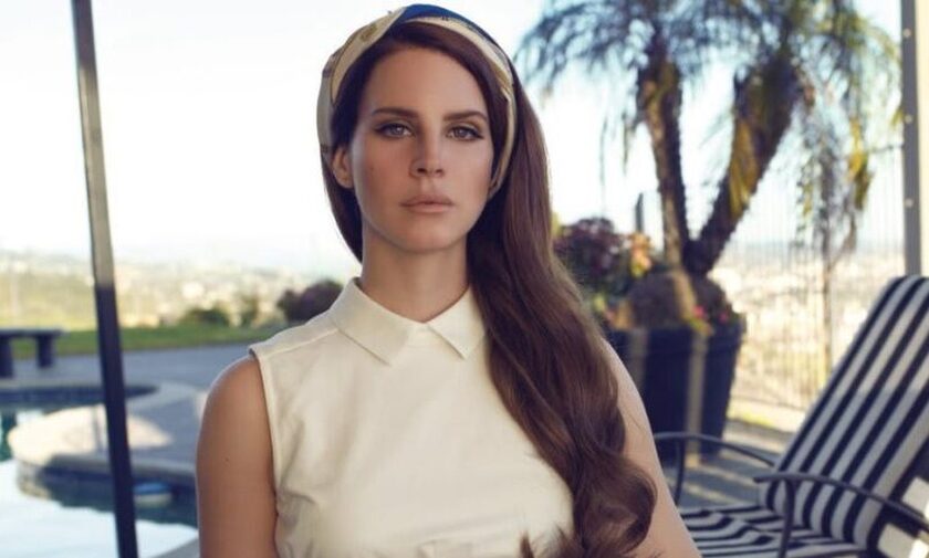Χωρίς ρετούς: Η Lana Del Rey φωτογραφίζεται με θαυμάστριά της και κλείνει στόματα