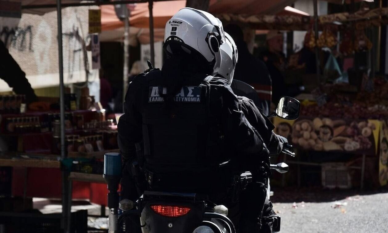 Θεσσαλoνίκη: Συγκινεί ο αστυνομικός για τη «γέφυρα ζωής» σε 2χρονη - «Αυτή είναι η δουλειά μας»