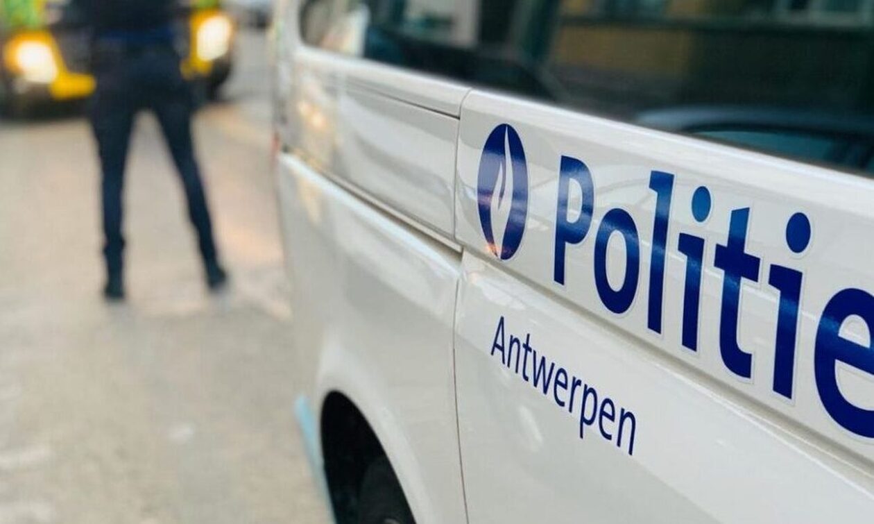 Βέλγιο: Οδηγός στην Αμβέρσα πέταξε από τα παράθυρα του αυτοκινήτου δεκάδες χιλιάδες ευρώ