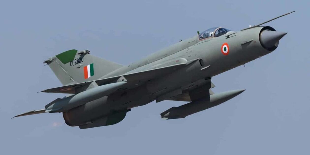 Ινδία: Μαχητικό αεροσκάφος MiG-21 συνετρίβη πάνω σε σπίτι - Τρεις νεκροί