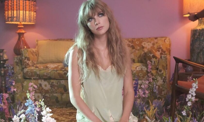 Η Taylor Swift ποζάρει πιο sexy από ποτέ