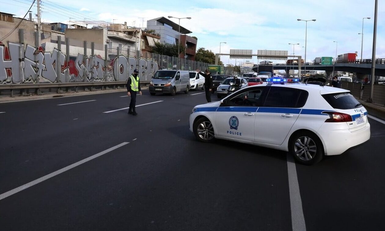Τροχαίο στη λεωφόρο Αθηνών με έναν τραυματία – ΙΧ έπεσε πάνω σε περιπολικό