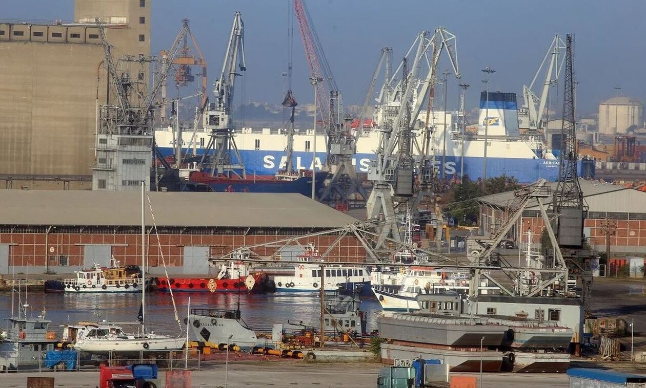 Θεσσαλονίκη: Εργατικό ατύχημα στο λιμάνι - Υπάλληλος γλίστρησε σε σκάλα