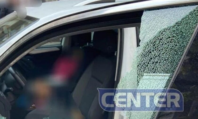 Καβάλα: Παιδί  2,5 ετών κλειδώθηκε στο ΙΧ της μητέρας του - Έσπασαν το παράθυρο για να το βγάλουν