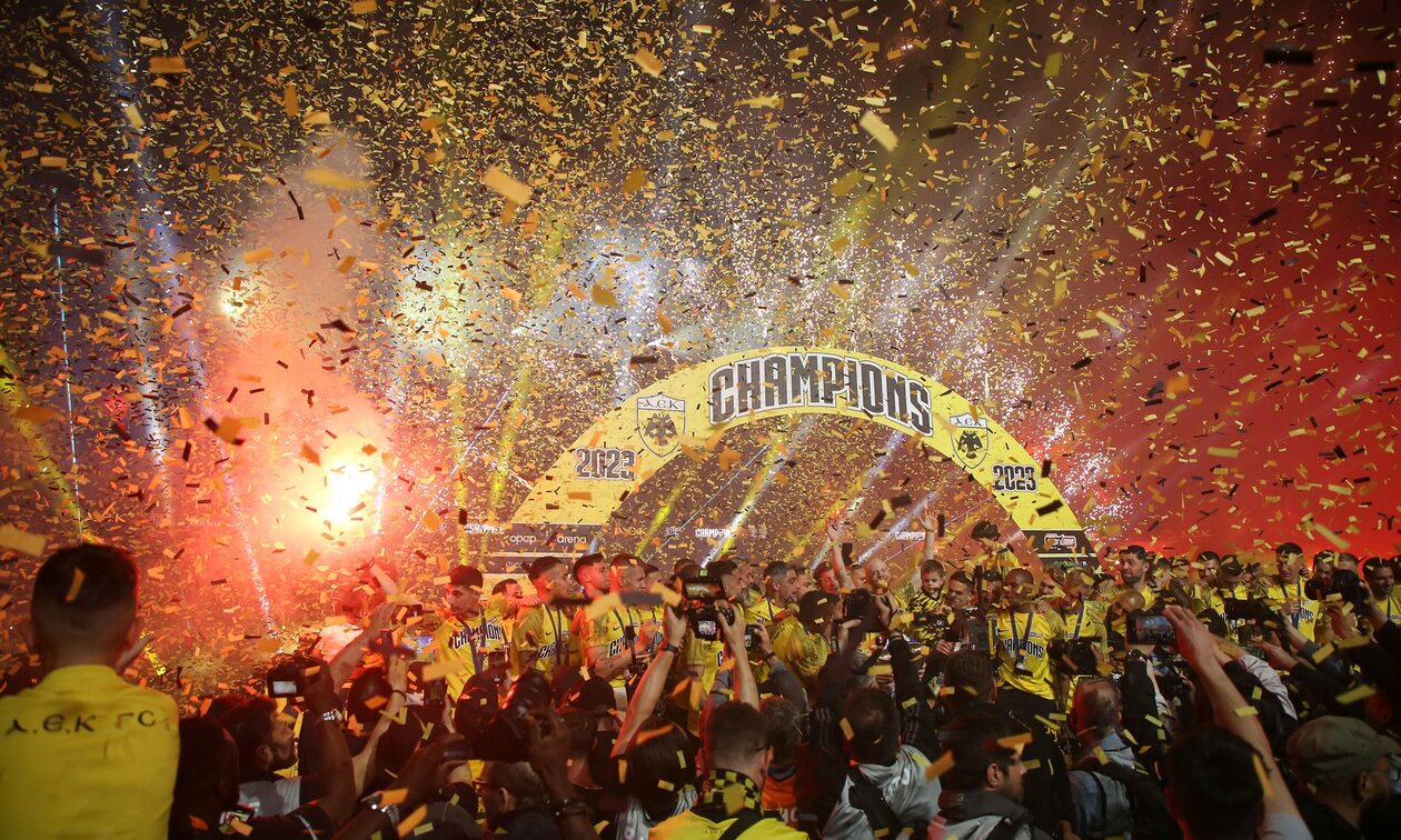 LIVE, Super League: «Έκρηξη» χαράς στην απονομή της Πρωταθλήτριας ΑΕΚ
