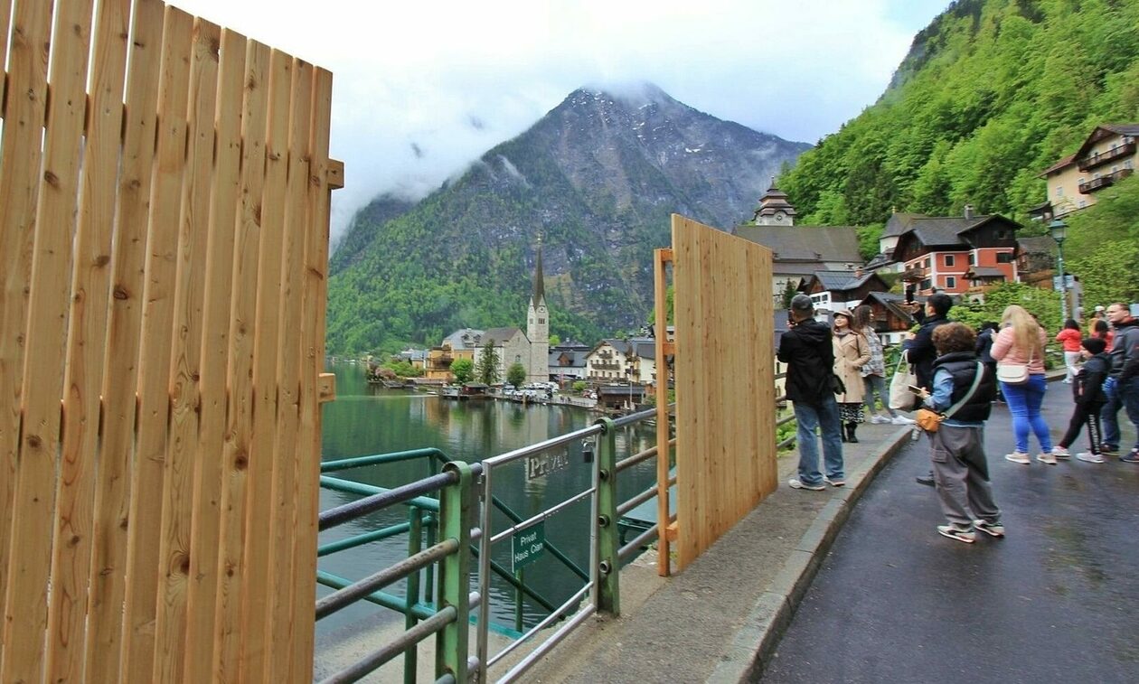 Αυστρία: Το χωριό Χάλστατ ύψωσε «φράχτη» για να εμποδίζει τους τουρίστες