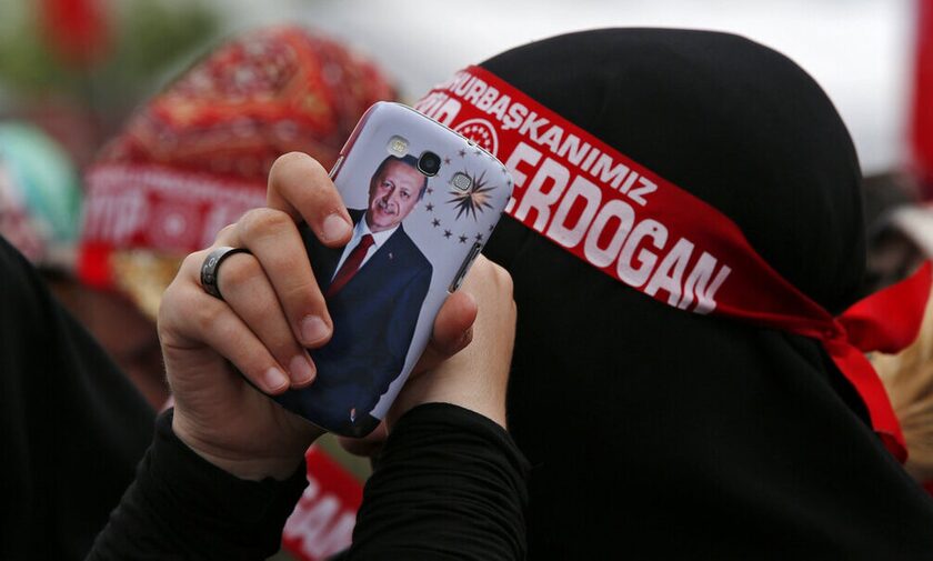Tο καθεστώς Ερντογάν καταστέλλει τα social media