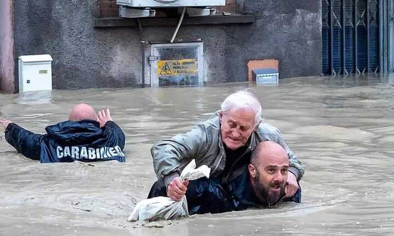 Ιταλία: Πέντε νεκροί από πλημμύρες - Πόλεις κάτω από το νερό