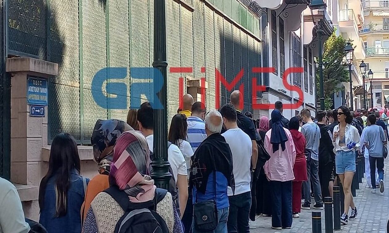 Εκλογές Τουρκία: Πλήθος κόσμου στο τουρκικό προξενείο στη Θεσσαλονίκη