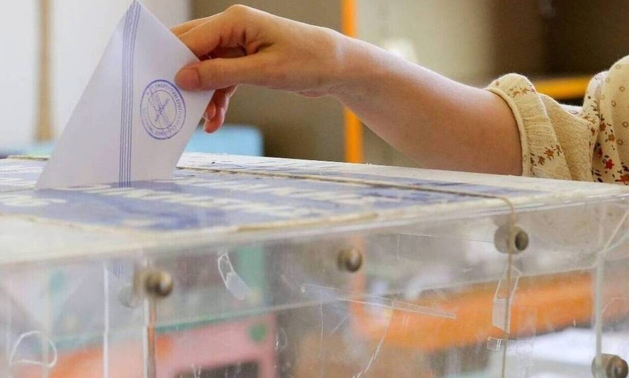 Εκλογές 2023: Άνοιξαν οι κάλπες, πού θα ψηφίσουν οι πολιτικοί αρχηγοί