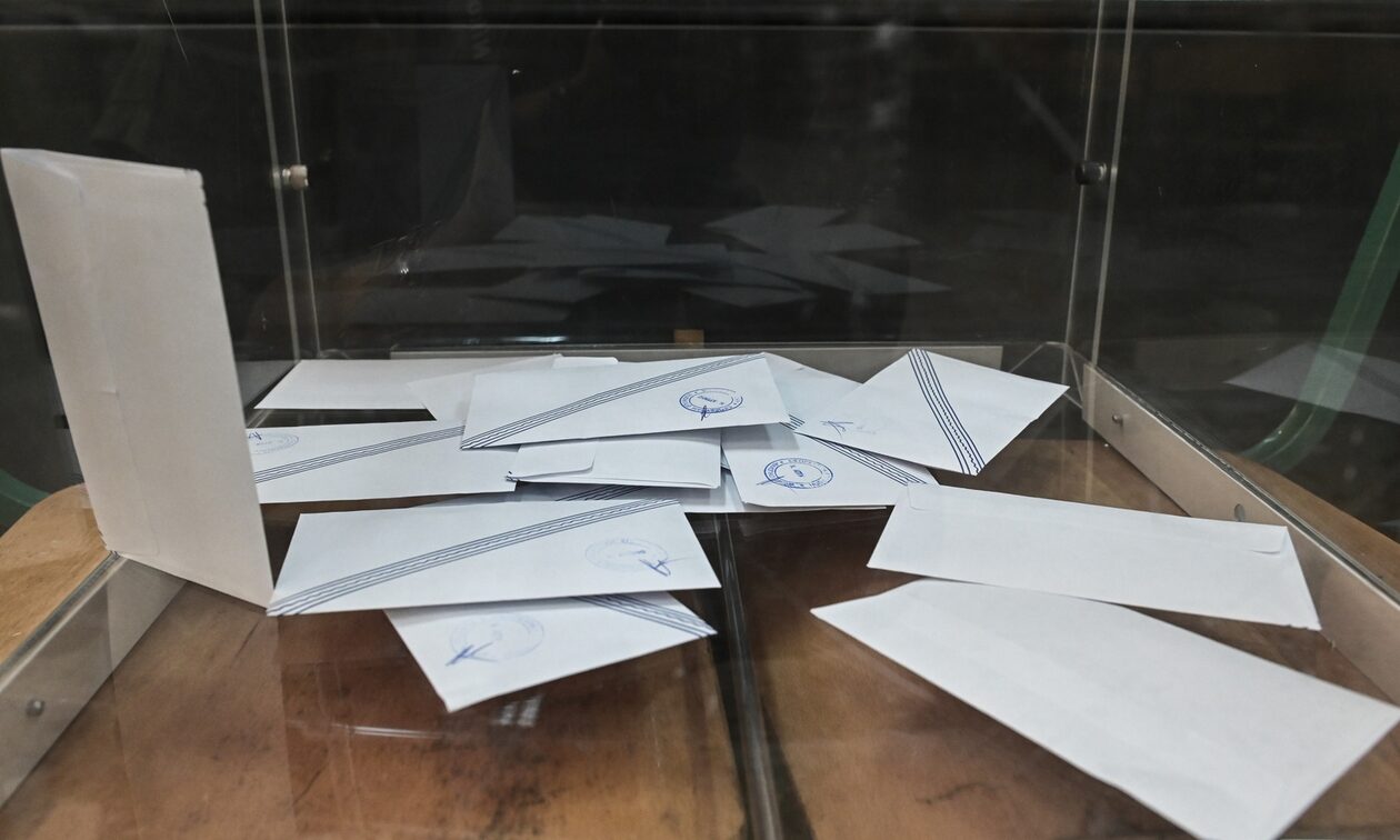 Εκλογές 2023: Συνελήφθησαν 5 άτομα με «σταυρωμένα» ψηφοδέλτια, 197 ταυτότητες και πάνω από 6000 ευρώ