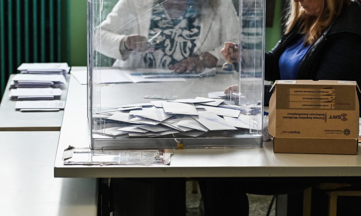 Εκλογές 2023: Σε ποια εκλογικά κέντρα ψήφισαν νωρίς - Προβλήματα με την εφορευτική επιτροπή