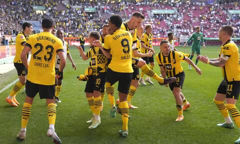 Bundesliga: Αγγίζει τον τίτλο η Ντόρτμουντ - Νίκησε Άουγκσμπουργκ και ξετύλιξε το δώρο της Μπάγερν