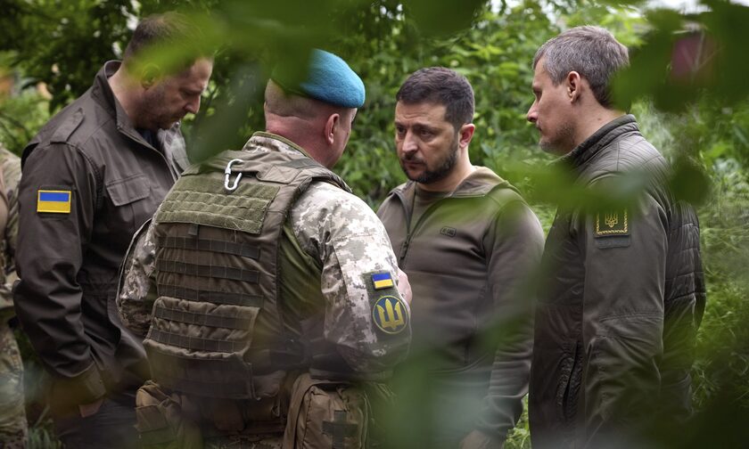 Ουκρανία: Στην πρώτη γραμμή του πολέμου ο Ζελένσκι