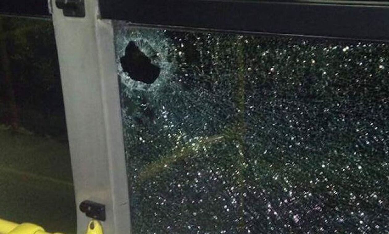 Επίθεση με πέτρες σε λεωφορείο του προέδρου του ΚΤΕΛ Ηλείας