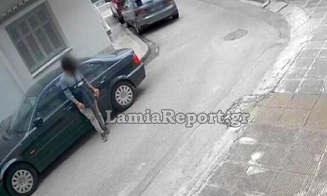 Λαμία: Τον έπιασε η κάμερα να «ανοίγει» αυτοκίνητο