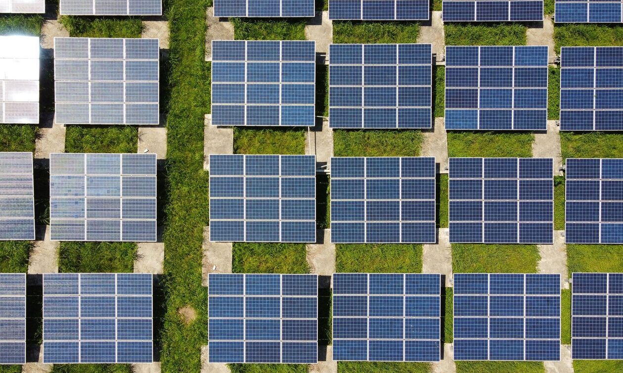 Επιδοτήσεις με σύμμαχο τον ήλιο: Φωτοβολταϊκά στη στέγη και ηλιακοί θερμοσίφωνες