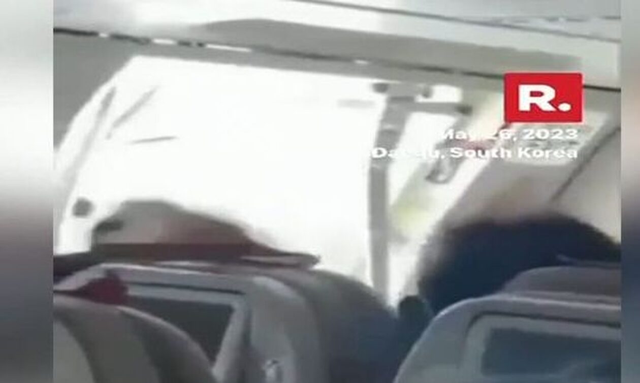 Τρόμος σε αεροπλάνο: Επιβάτης άνοιξε την πόρτα εν ώρα πτήσης - Δείτε βίντεο